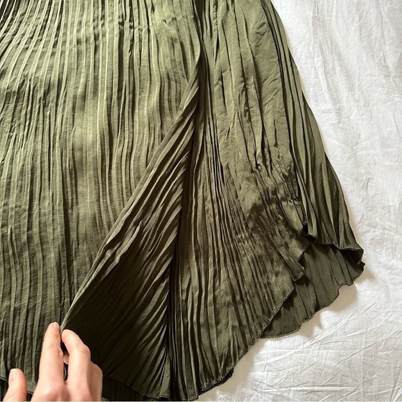 [SOLD] Revolve Vince Crushed Drape Pleated Satin Skirt in Mineral Pine Small - Picture 15 of 16